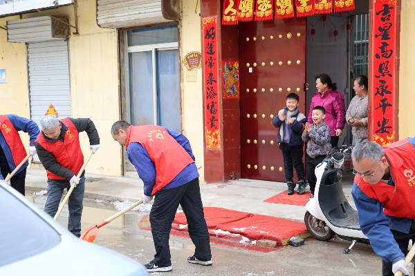 集團(tuán)開展掃雪除冰幫包志愿服務(wù)活動